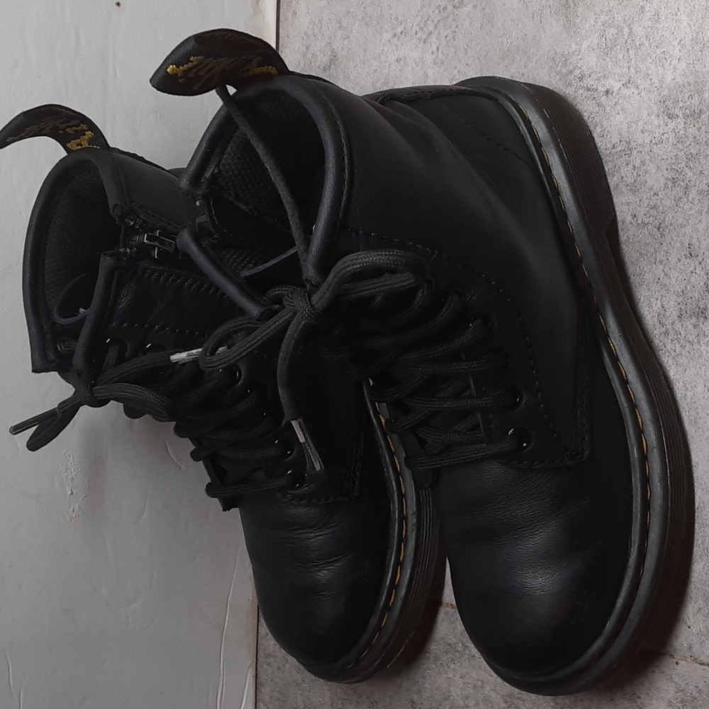 DR MARTENS  boots  size  12 girls